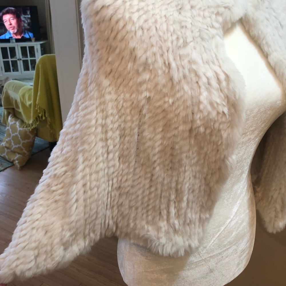 Rabbit fur cape - Picture 2 of 6